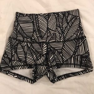 lululemon size 2 high-waisted spandex